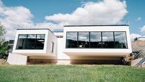 A modern two-story house with large windows and a flat roof. - SinnDreams (Sinntal)