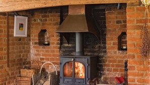 A cozy living room with a brick fireplace, wooden beams, and comfortable seating. - Water Farm House, Stowting (Stowting)