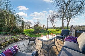Terrace/patio - The Granary at Newage Farm (Lenham)