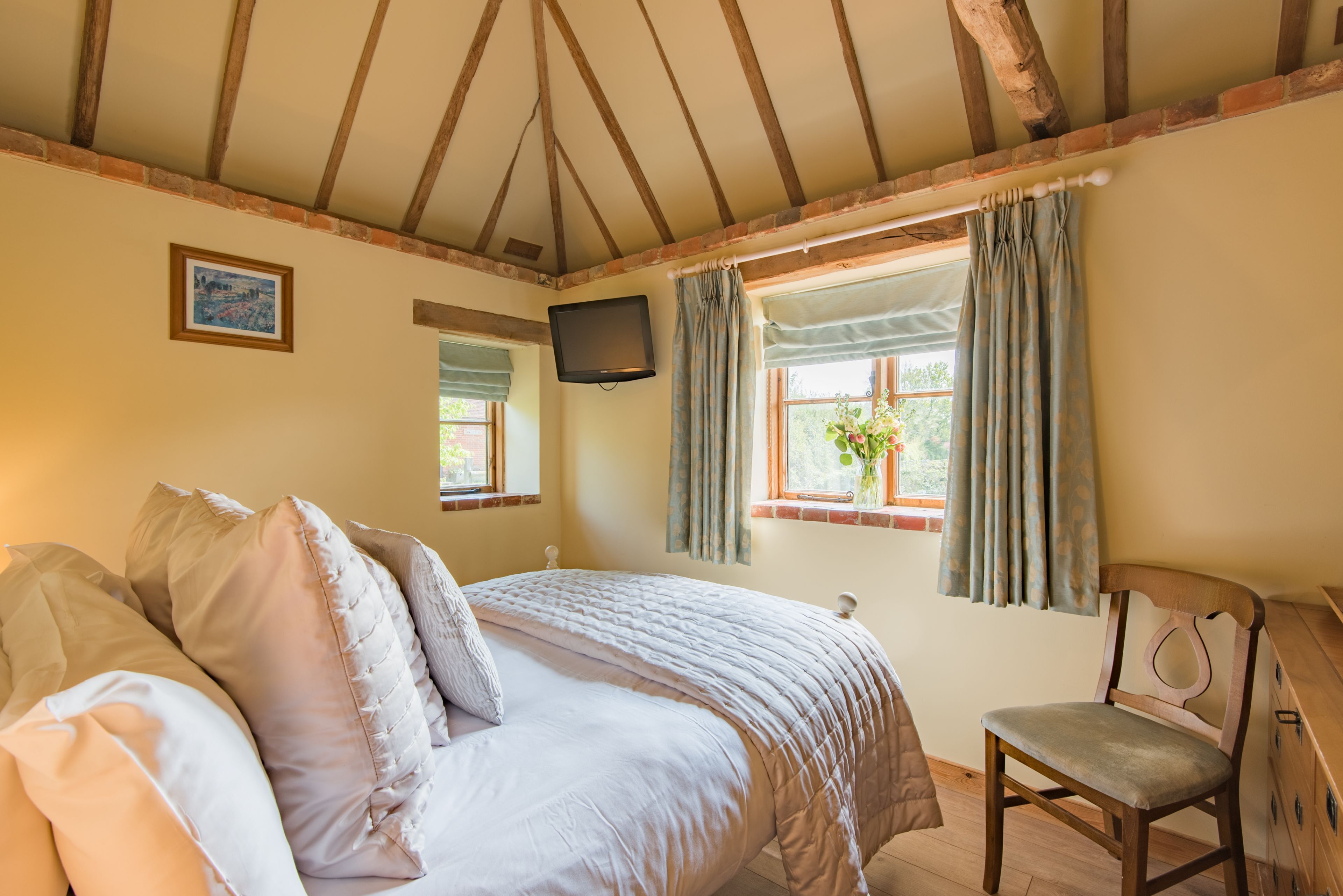 2 عدّة غرف نوم ومكواة/لوح كي وواي فاي