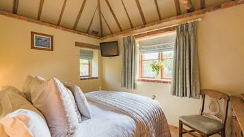 2 bedrooms, iron/ironing board, WiFi
