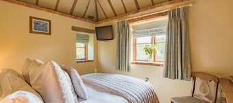 Pond Cottage, Egerton