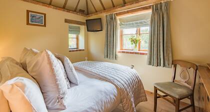 Pond Cottage, Egerton