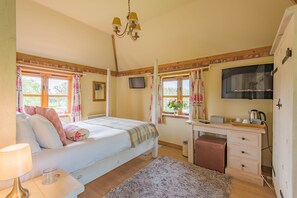 2 bedrooms, iron/ironing board, WiFi