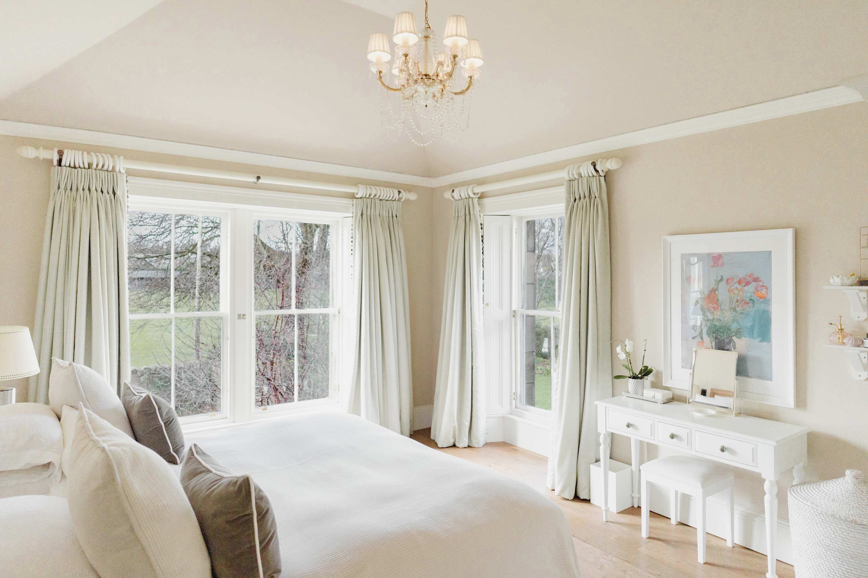 6 bedrooms, desk, iron/ironing board, WiFi