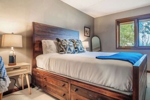 3 habitaciones, escritorio, tabla de planchar con plancha y wifi