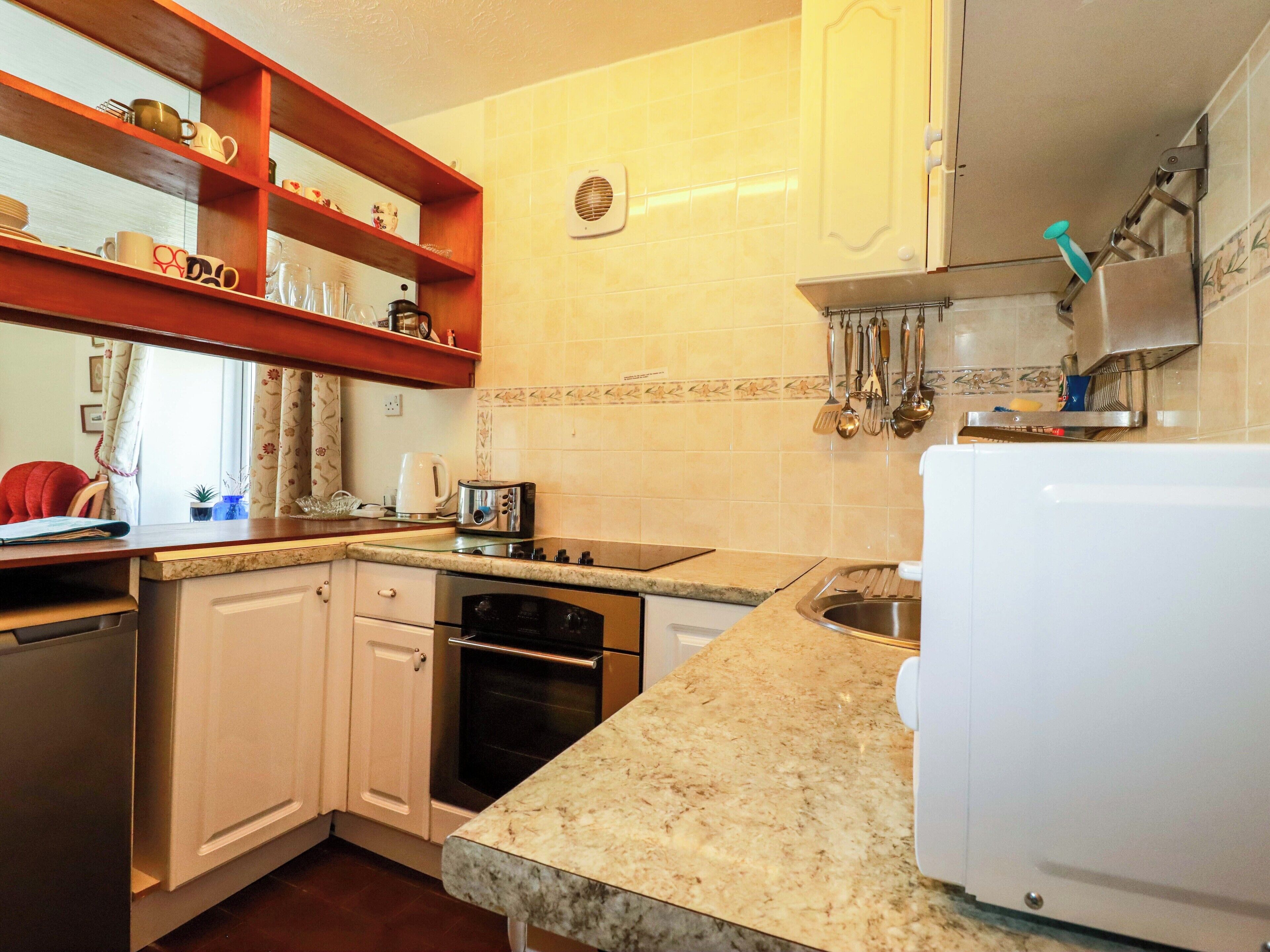 Cottage | Private kitchen | Cookware/dishes/utensils