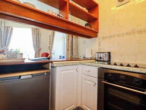 Cottage | Cuisine privée | Batterie de cuisine, vaisselle et ustensiles