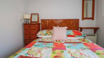 Cottage | 1 bedroom, individually decorated, individually furnished, free WiFi