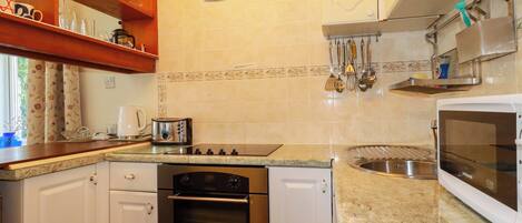 コテージ | 専用キッチン | 調理器具と食器