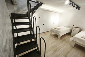 2 chambres, fer et planche à repasser, Wi-Fi, draps fournis