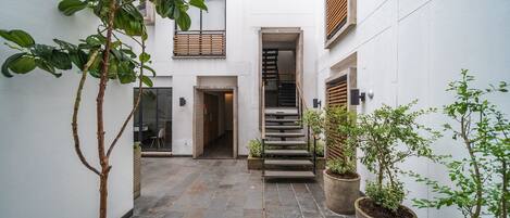 المنشأة من الخارج