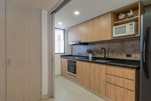 Fridge, microwave, oven, coffee/tea maker