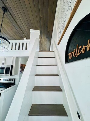 Fridge, microwave, oven, stovetop - The Little Lonestar | Pool & Hot Tub (Austin)
