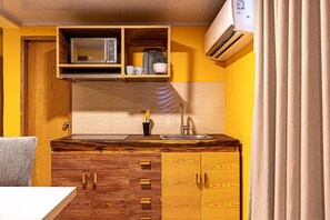 Fridge, microwave, oven, cookware/dishes/utensils