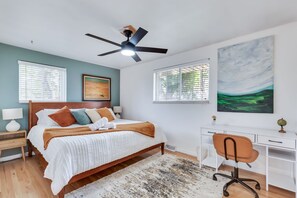 4 bedrooms, desk, free WiFi, bed sheets
