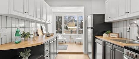 Micro-ondes, four, plaque de cuisson, lave-vaisselle