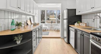 Cozy Private Room in Forest Hill | Second Floor | 28+ Day Stays Only