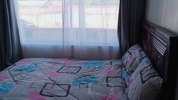 2 bedrooms, iron/ironing board, WiFi