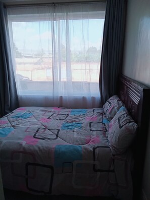 2 bedrooms, iron/ironing board, WiFi - 5 minutes to Ngong hills! Family-sized condo with gym , supermarket $ school (Nairobi)