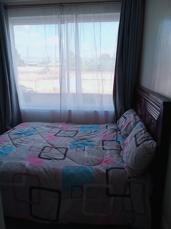 2 bedrooms, iron/ironing board, WiFi