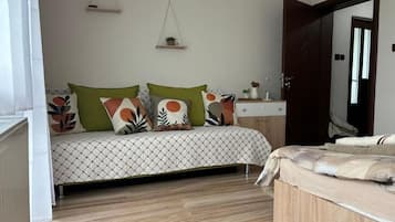5 habitaciones, tabla de planchar con plancha, wifi y ropa de cama