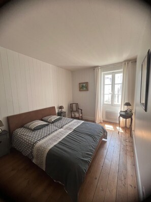 4 bedrooms, WiFi, bed sheets