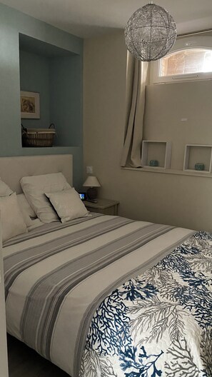 Iron/ironing board, WiFi, bed sheets