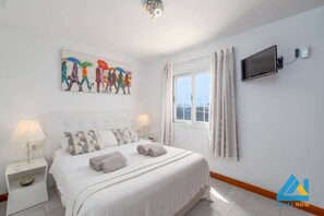 1 chambre, coffres-forts dans les chambres, fer et planche à repasser