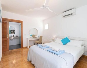 2 bedrooms, in-room safe, iron/ironing board, free WiFi