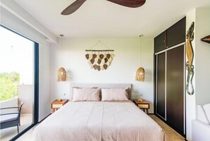 1 habitación, caja de seguridad en la habitación y escritorio 