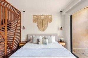 1 chambre, coffre-fort, bureau, fer et planche à repasser