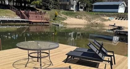 SilverLake House with Hot Tub, game room, huge yard, 1 mile from sand dunes.