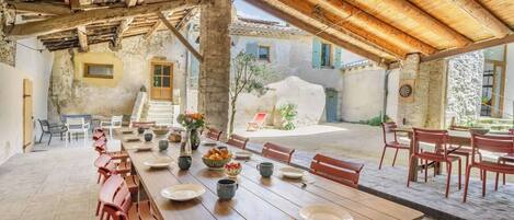 Outdoor dining