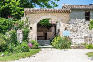 Exterior - Bastide des Estampes - Le Poet Laval - 19 pers (Unknown)