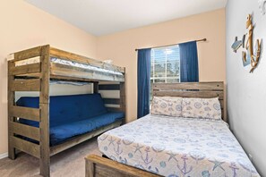 4 habitaciones, tabla de planchar con plancha, cuna de viaje y wifi