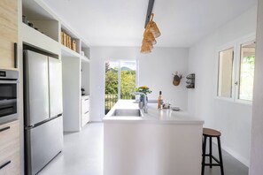 Refrigerador, microondas, horno y lavavajillas 