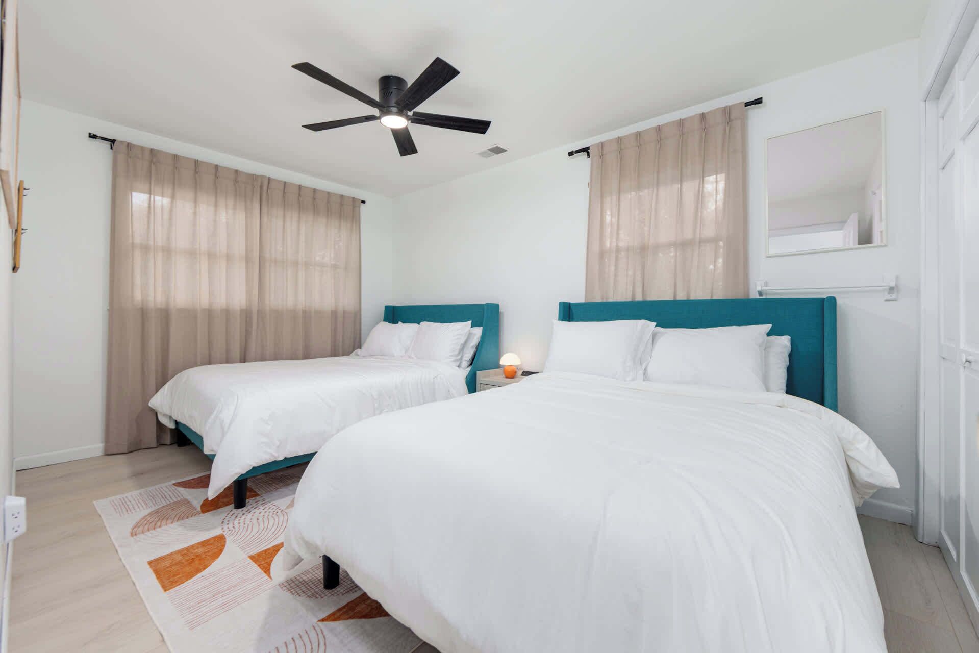4 bedrooms, iron/ironing board, WiFi, bed sheets