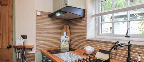 ChaumiÚre | Cuisine privée | Lave-vaisselle, vaisselle et ustensiles