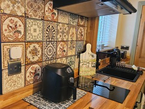 Cookware/dishes/utensils