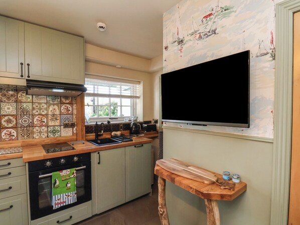 Cottage | Private kitchen | Cookware/dishes/utensils - Seaglass (Bridlington)