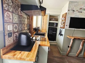 Cookware/dishes/utensils