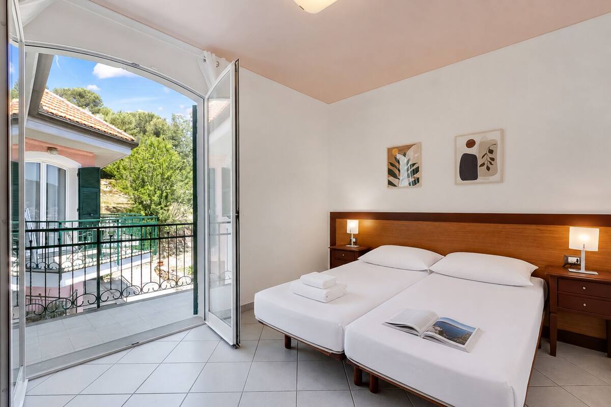 Family Apartment, 1 Bedroom, Balcony (Seaview Pool Retreat - B29)