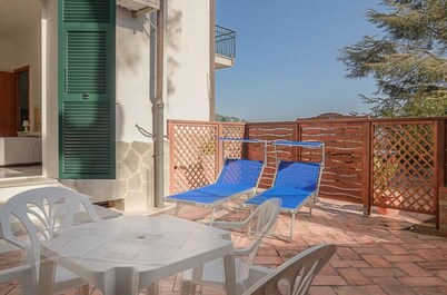 Seaview & Pool Retreat Il Poggio