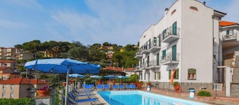 Seaview & Pool Retreat Il Poggio