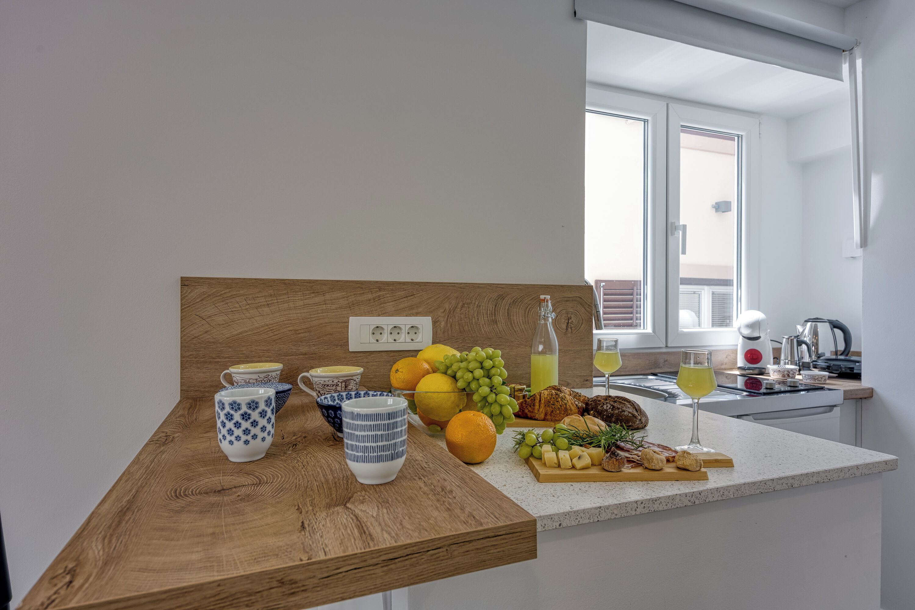 Estúdio família (Summer Breeze Studio Mali Lošinj) | Cozinha privada | Geladeira, micro-ondas, cooktop, lava-louças