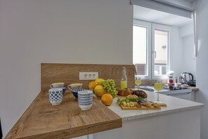 Familienstudio (Summer Breeze Studio Mali Lošinj) | Eigene Küche | Kühlschrank, Mikrowelle, Herdplatte, Geschirrspüler