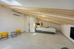 Apartamento familiar, varias habitaciones, 2 baños (Summer Breeze Apartment Mali lošinj) | Tabla de planchar con plancha, wifi gratis, ropa de cama