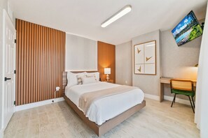 3 habitaciones, caja de seguridad en la habitación y escritorio 