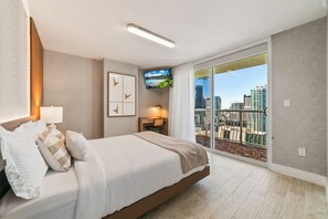 3 habitaciones, caja de seguridad en la habitación y escritorio 